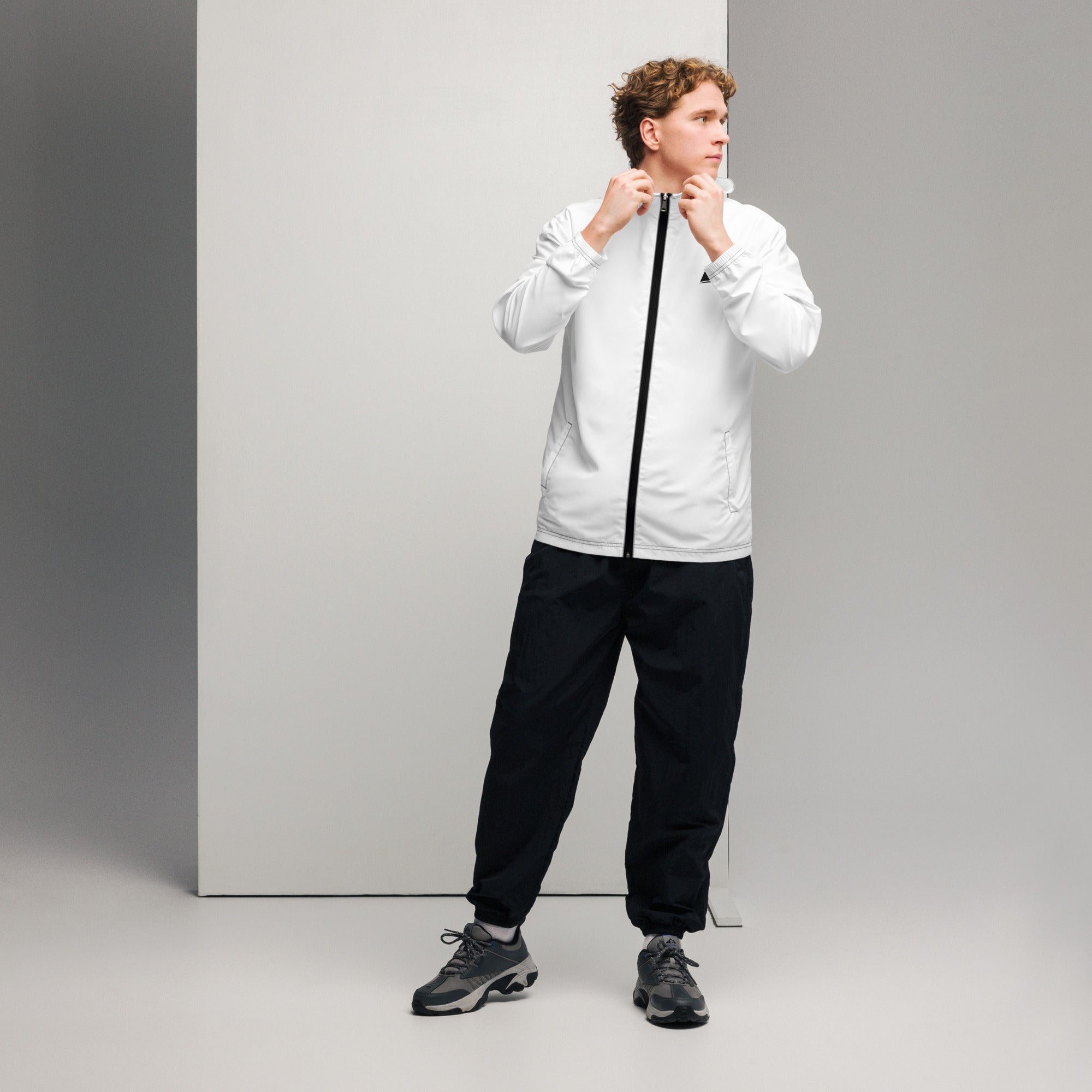 Coupe-vent impermeable homme streetwear LB noir, vue de face detaillee