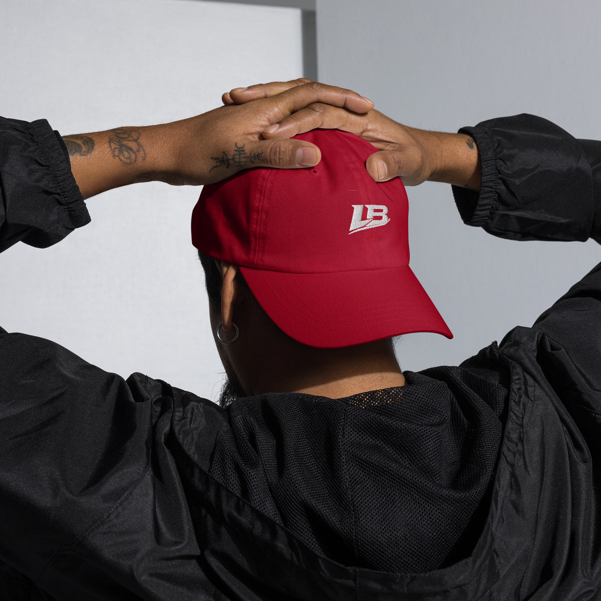 Casquette dad hat unisexe streetwear LB coloris cranberry, vue de face
