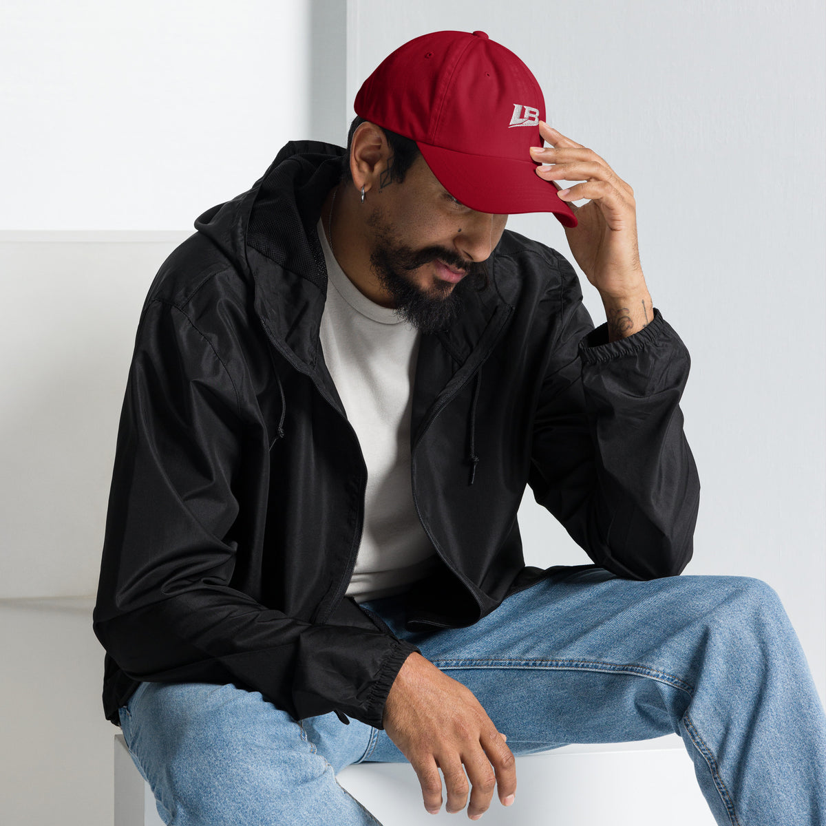 Casquette dad hat unisexe streetwear LB coloris cranberry, vue de profil droit