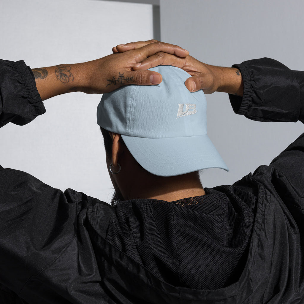 Casquette dad hat unisexe streetwear LB coloris light blue, vue de face