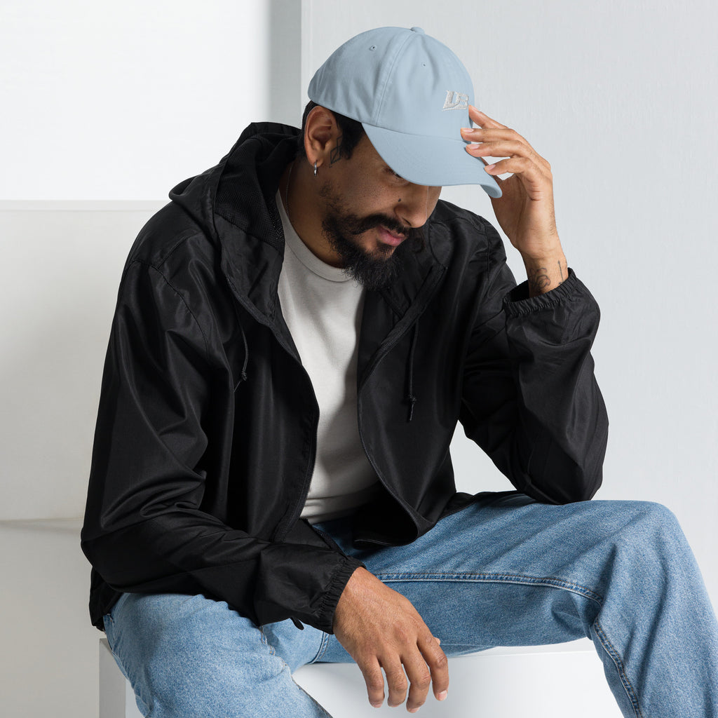 Casquette dad hat unisexe streetwear LB coloris light blue, vue de profil droit