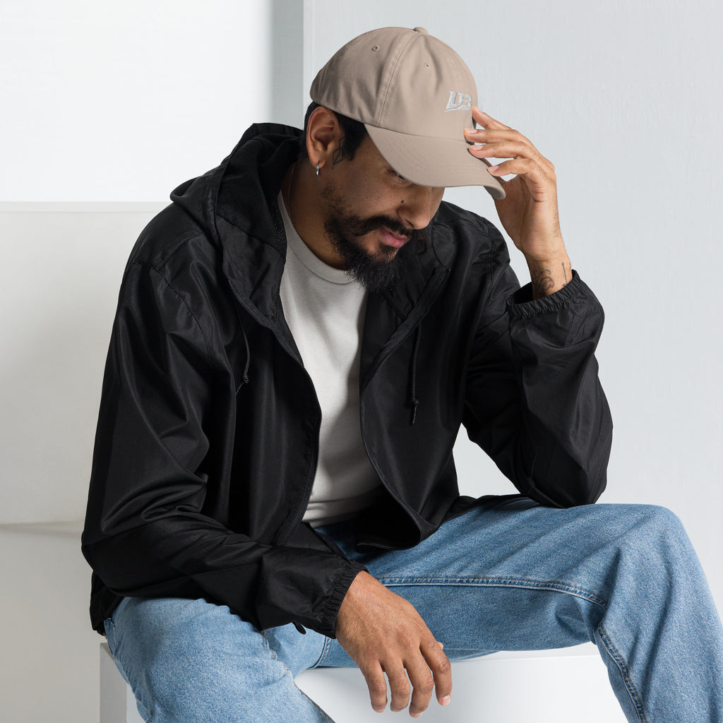 Casquette dad hat unisexe streetwear LB coloris stone, vue de profil droit