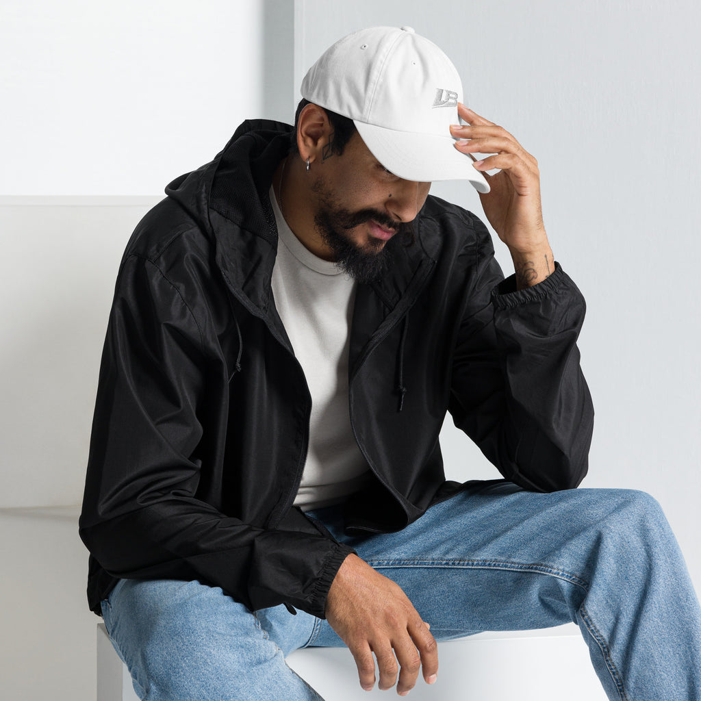 Casquette dad hat unisexe streetwear LB coloris white, vue de profil droit