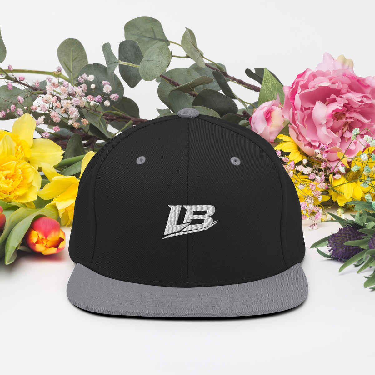 Casquette snapback unisexe streetwear LB coloris black silver, vue de face