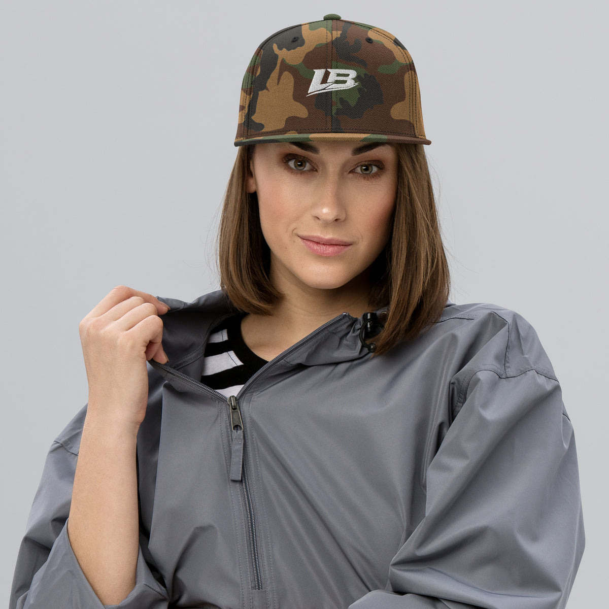 Casquette snapback unisexe streetwear LB coloris green camo, vue de face