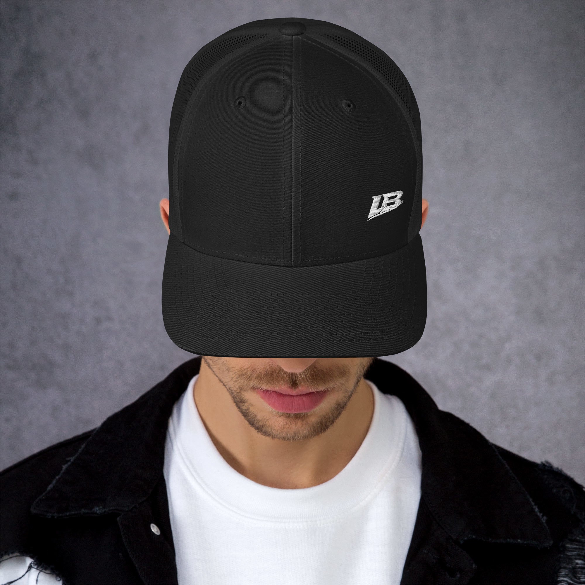 Casquette trucker streetwear unisexe LB noire, vue de face alternative
