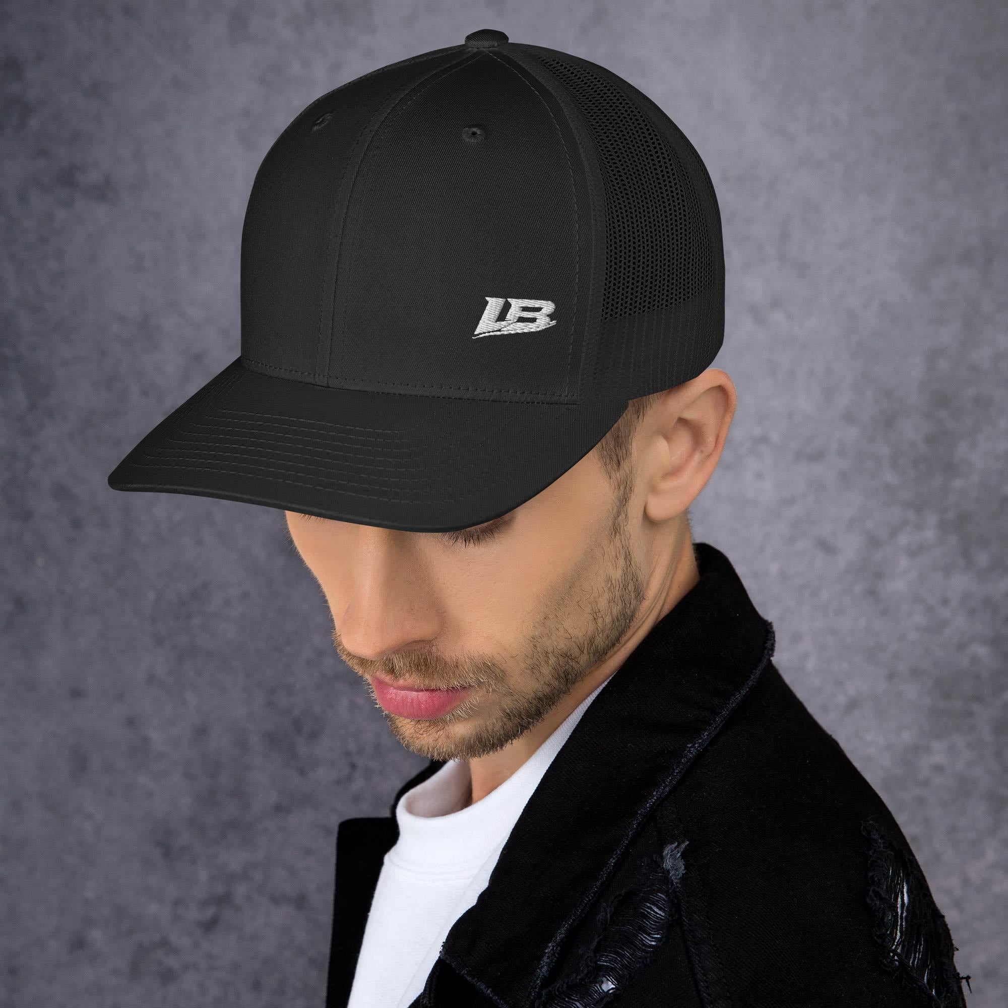 Casquette trucker streetwear unisexe LB noire, vue de profil gauche