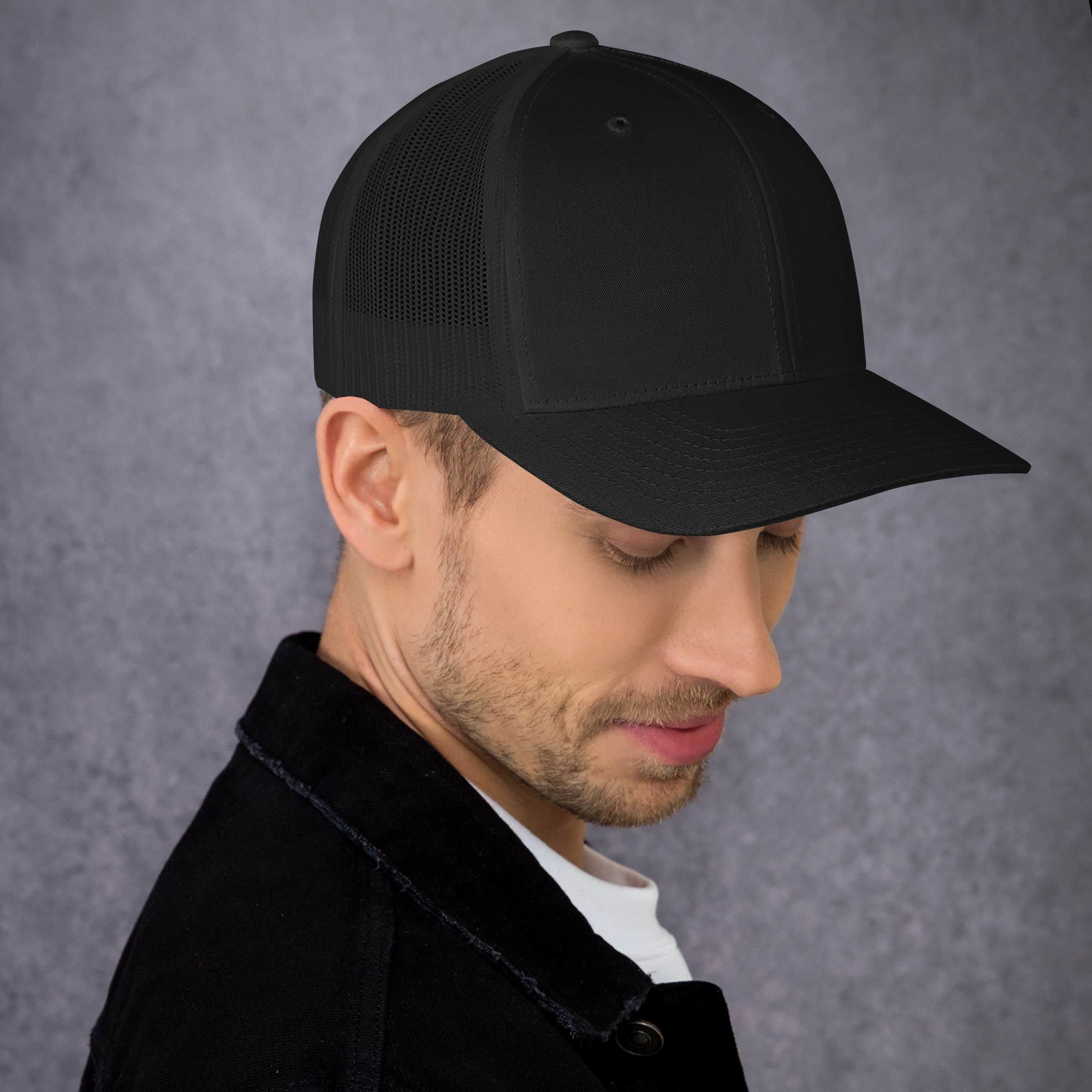 Casquette trucker streetwear unisexe LB noire, vue de profil droit