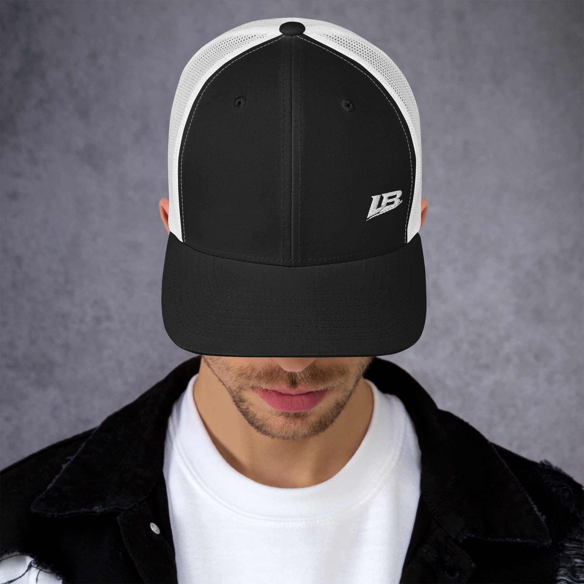 Casquette trucker streetwear unisexe LB noir et blanc, vue de face