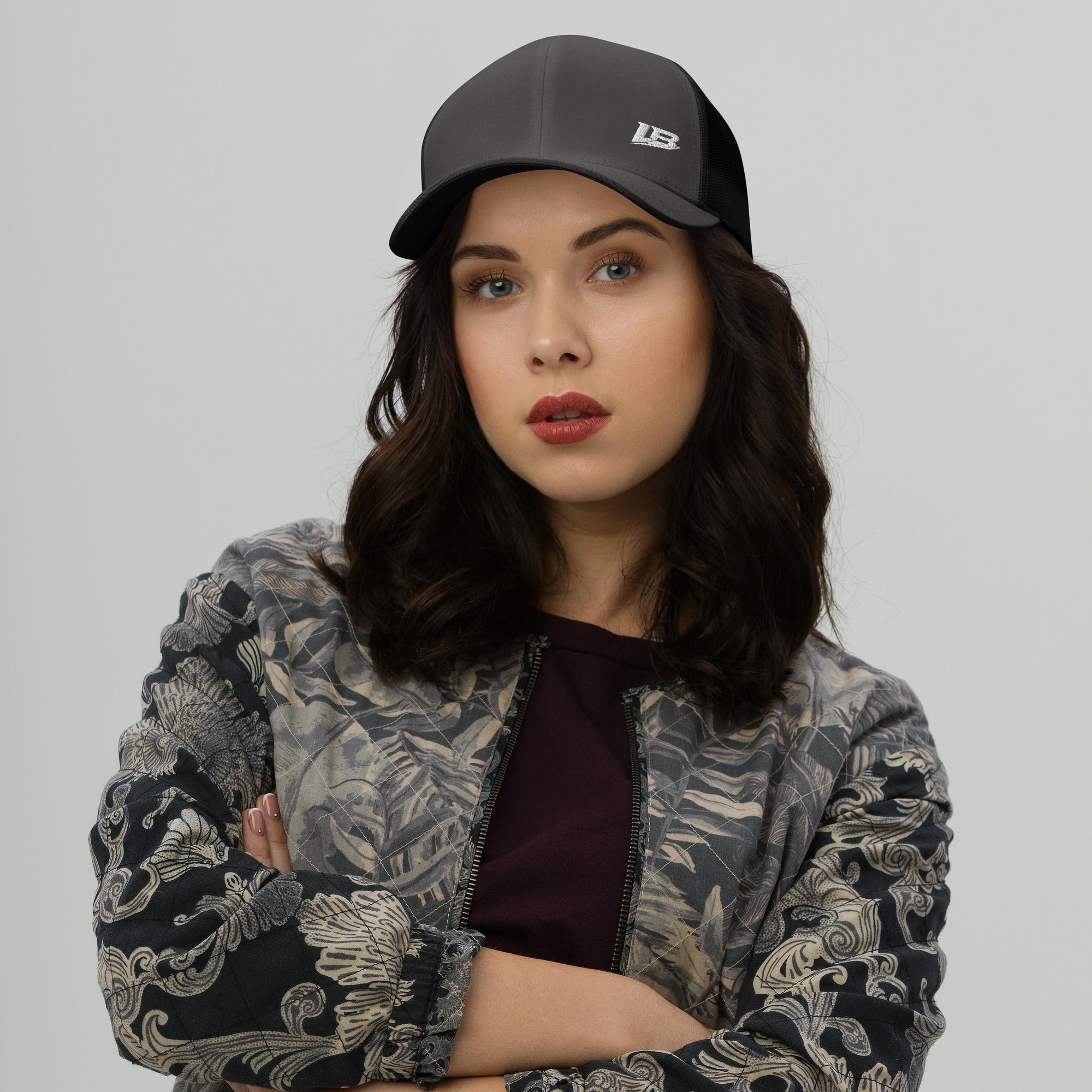 Casquette trucker streetwear unisexe LB anthracite et noir, vue de face alternative