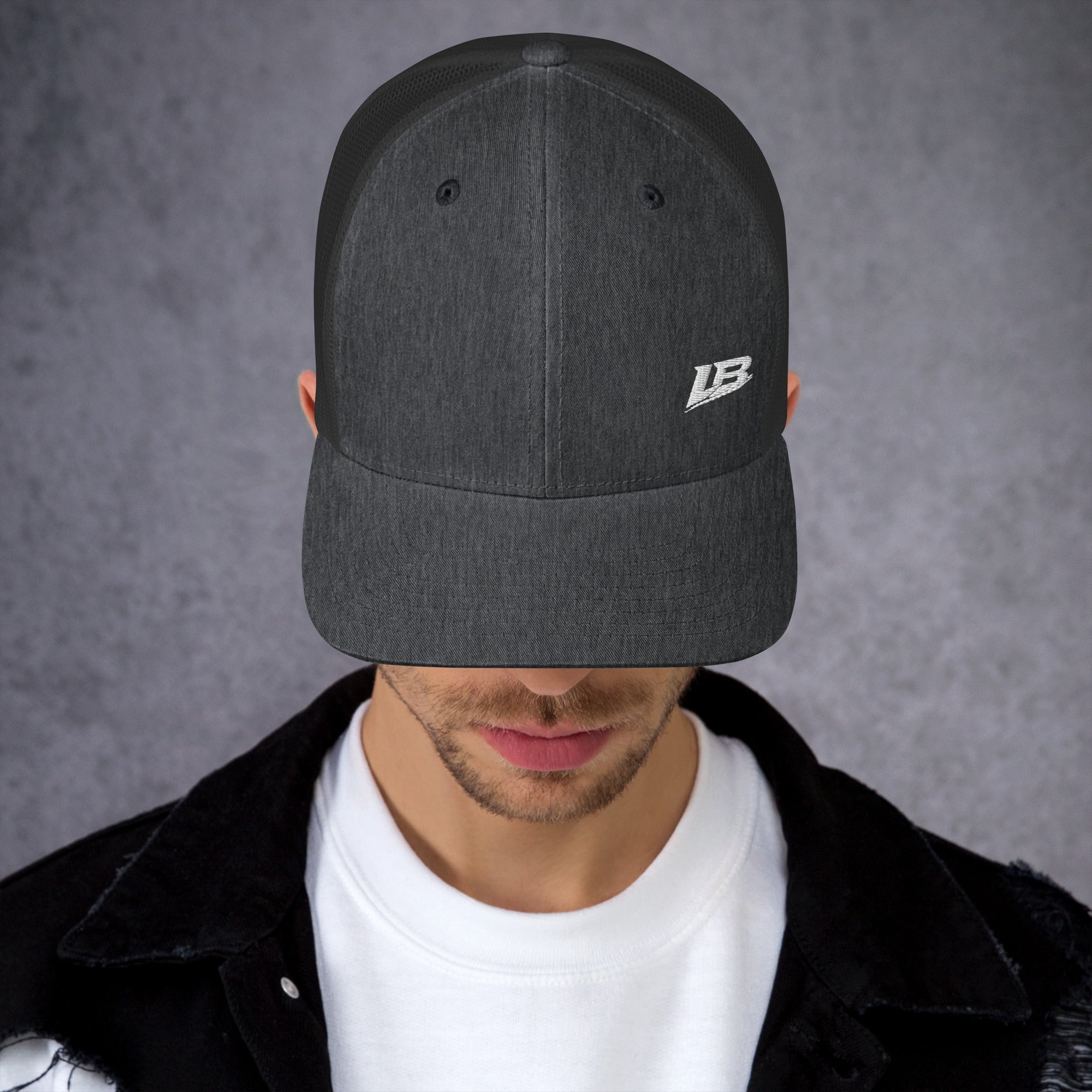 Casquette trucker streetwear unisexe LB gris chine fonce, vue de face