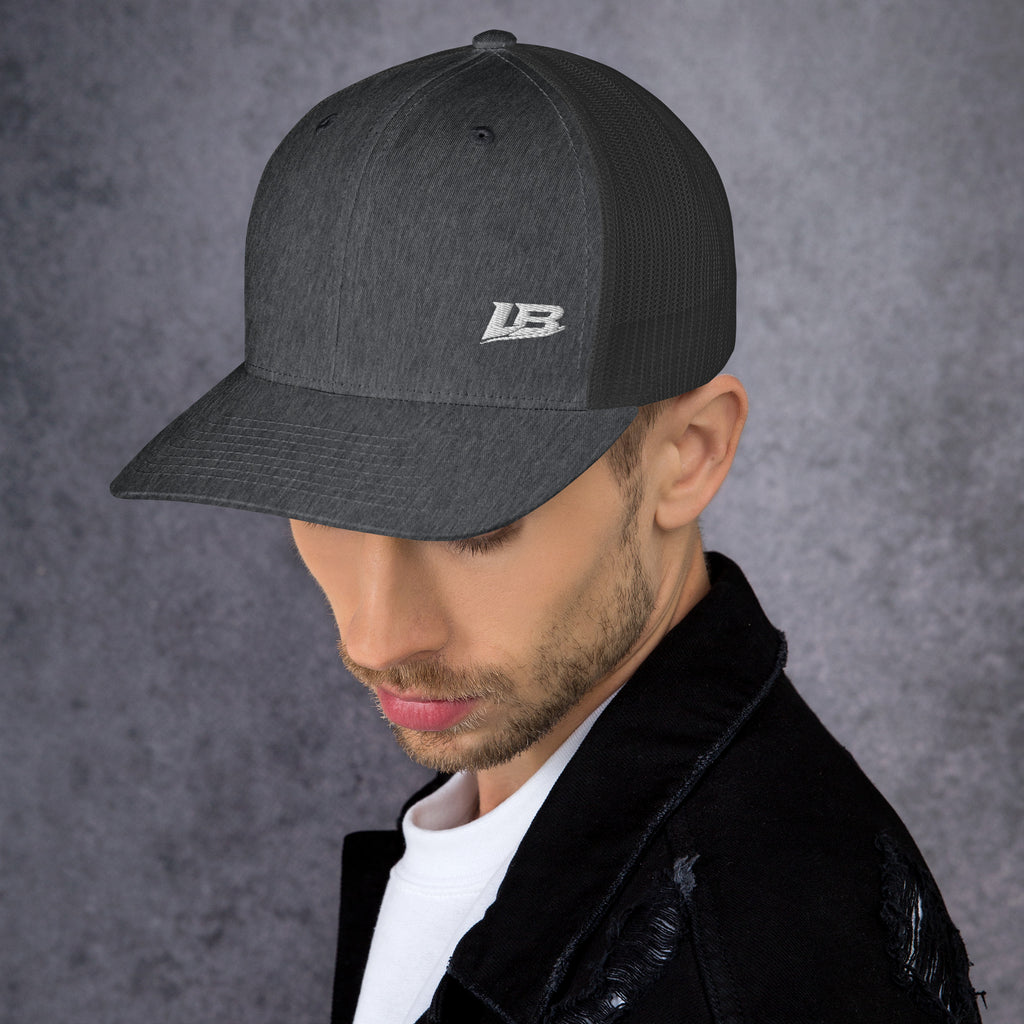 Casquette trucker streetwear unisexe LB gris chine fonce, vue de profil gauche