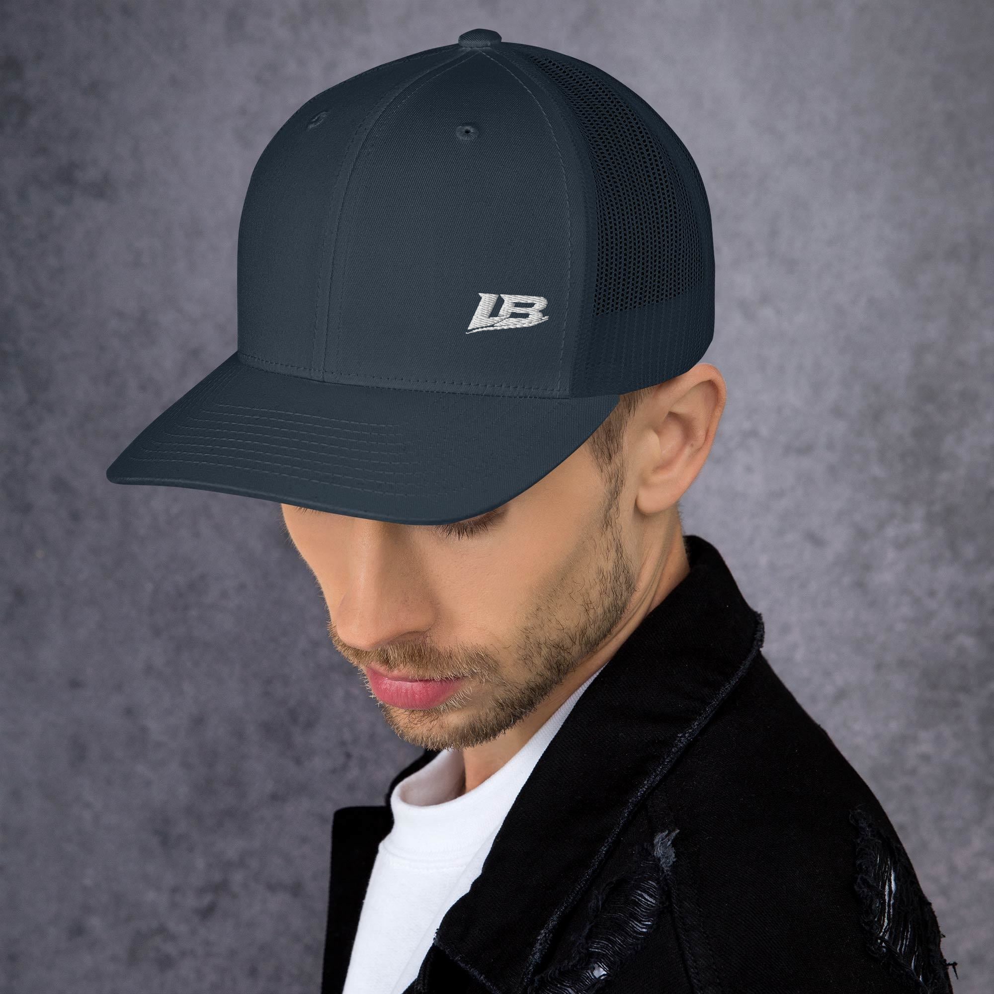 Casquette trucker streetwear unisexe LB bleu marine, vue de profil gauche