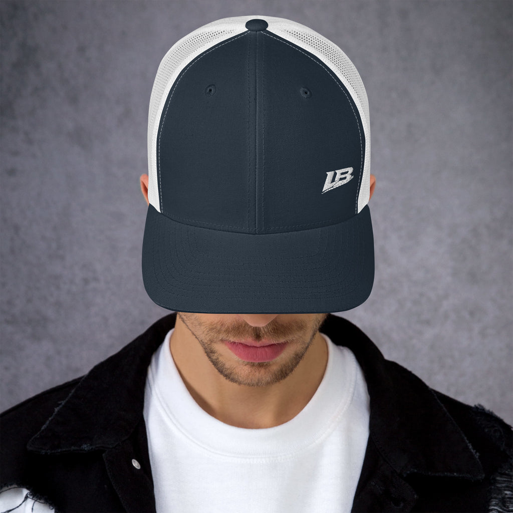 Casquette trucker streetwear unisexe LB bleu marine et blanc, vue de face