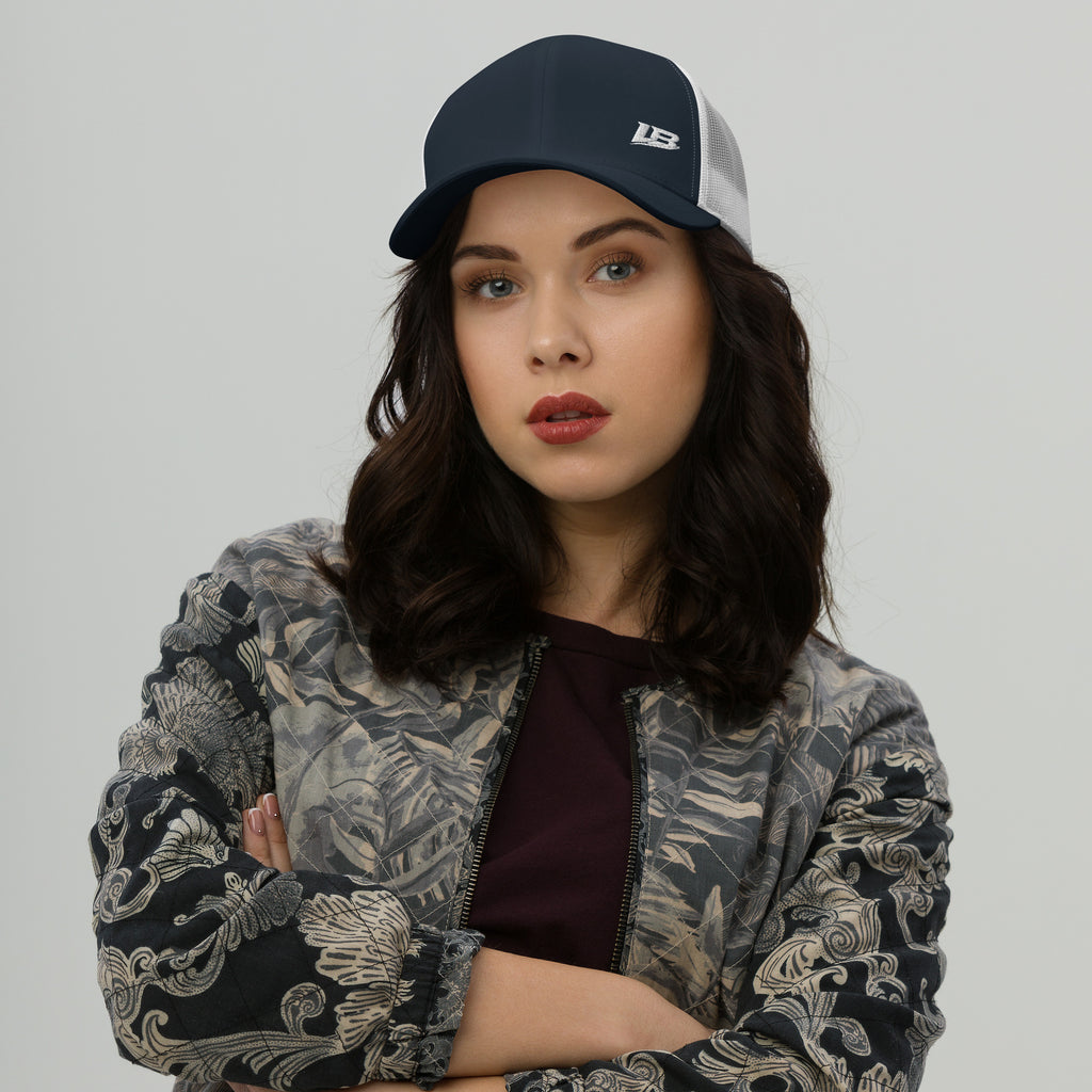Casquette trucker streetwear unisexe LB bleu marine et blanc, vue de face alternative