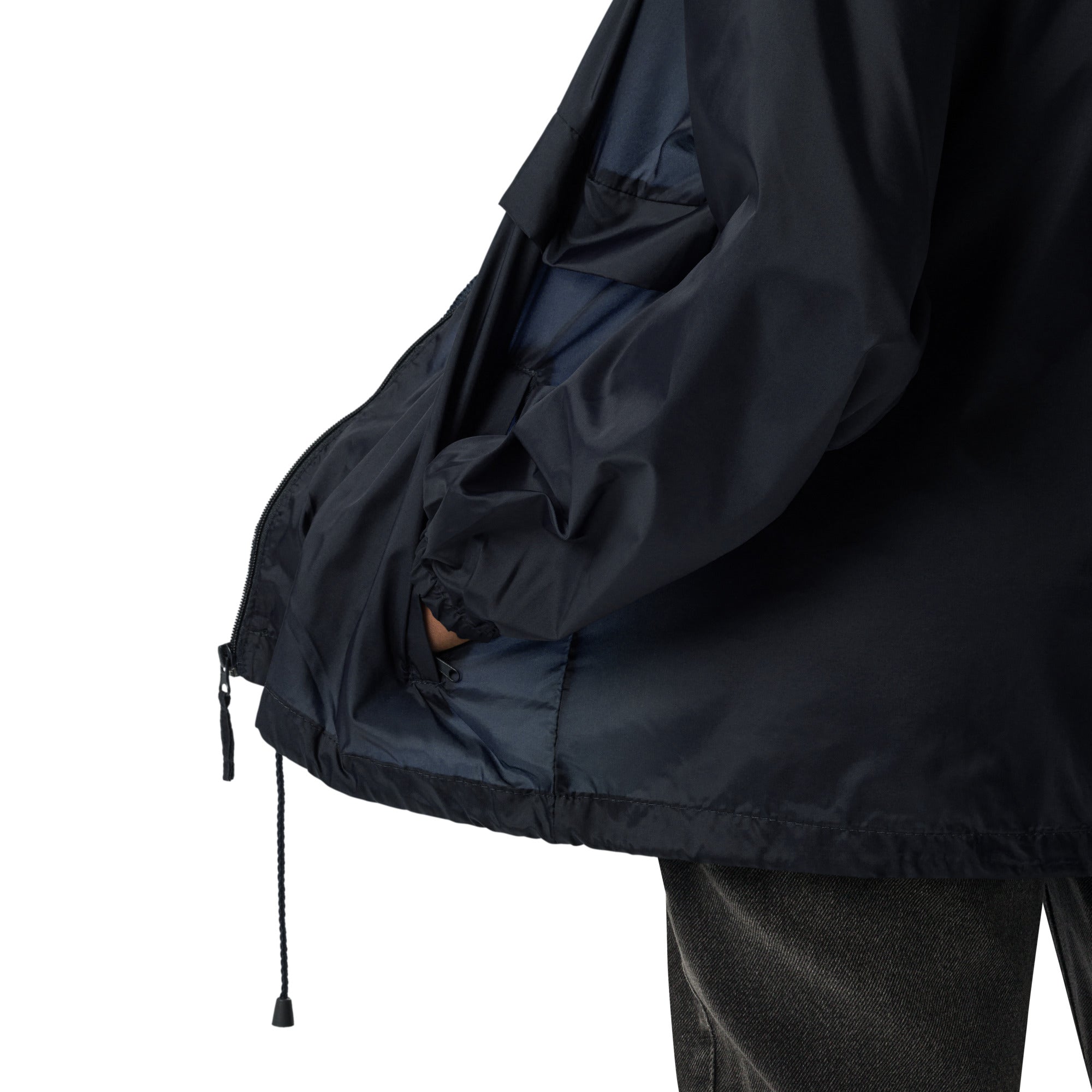 Coupe-vent leger unisexe streetwear LB bleu marine, detail de la poche zippee
