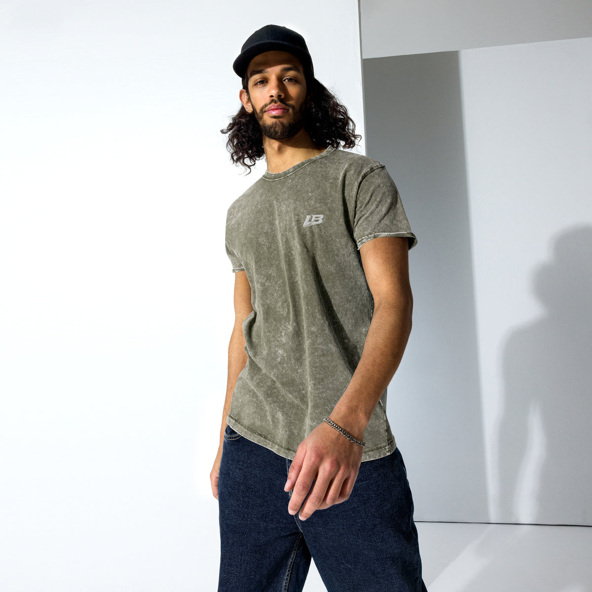 T-shirt denim unisexe streetwear LB coloris dark army green, vue de trois-quarts gauche