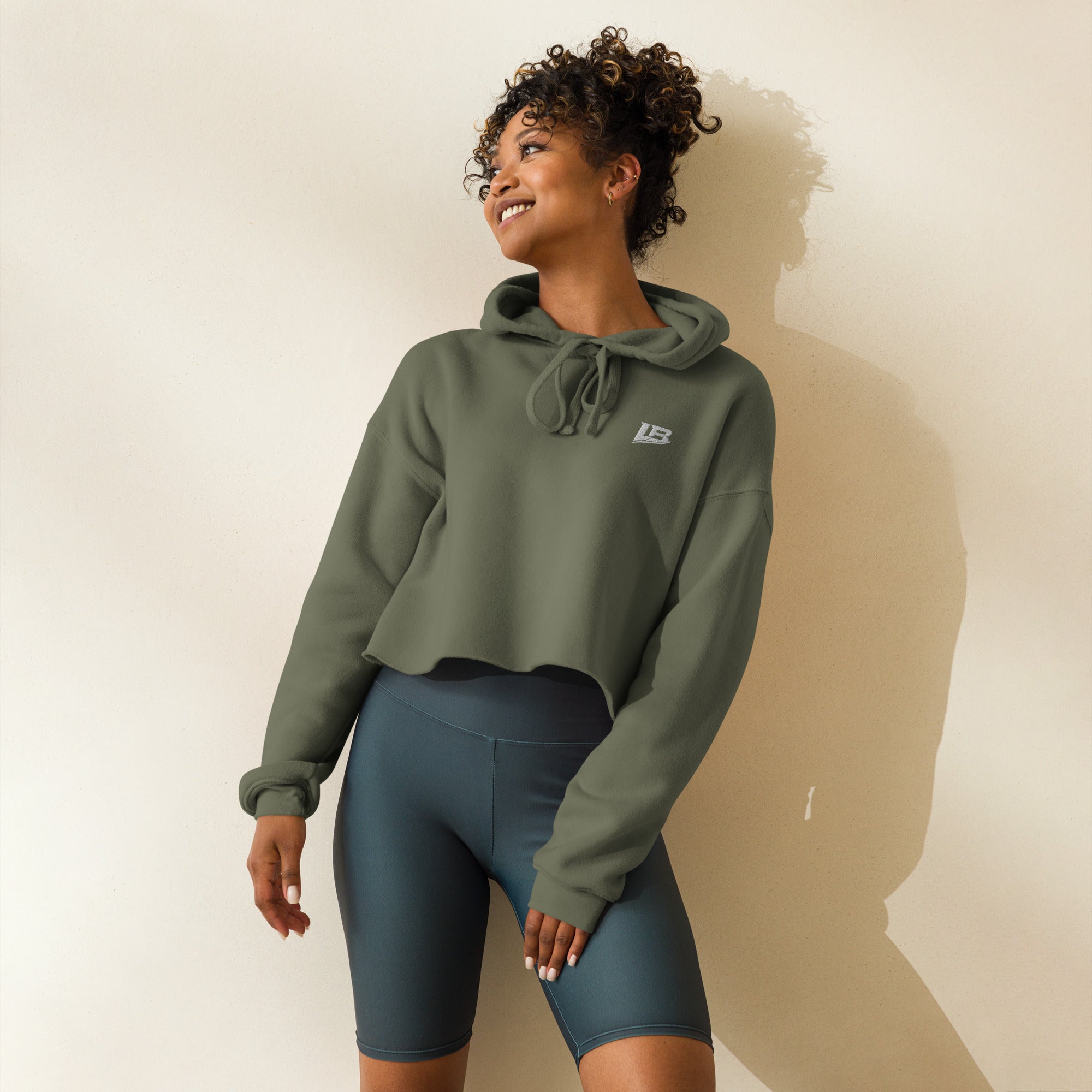 Crop hoodie streetwear femme LB vert militaire, vue de face